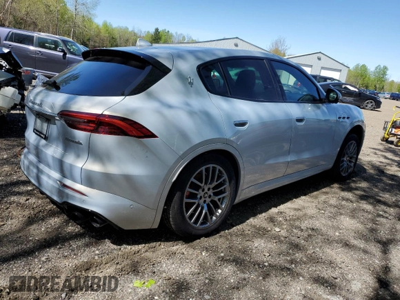 2023 Maserati Grecale GT z VIN ZN682AVA1P7427482, wystawiony jako Copart lot #53641164 z przebiegiem 1301 mil mil oraz Tytuł czysty. Historia ofert i sprzedaży dostępna na DreamBid. Obrazek 3.