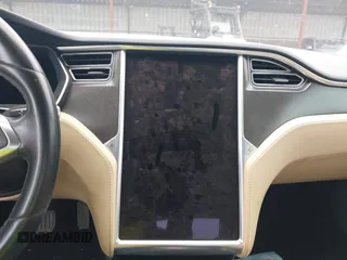 2014 Tesla Model S 60 z VIN 5YJSA1H19EFP51406, wystawiony jako IAAI lot #42179183 z przebiegiem 157 000 mil mil oraz . Historia ofert i sprzedaży dostępna na DreamBid. Obrazek 18.