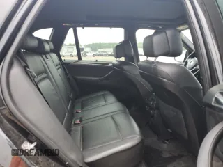 2013 BMW X5 xDrive50i z VIN 5UXZV8C53DL898918, wystawiony jako Copart lot #57604905 z przebiegiem 158 038 mil mil oraz Czysty tytuł • Clean title. Historia ofert i sprzedaży dostępna na DreamBid. Obrazek 11.