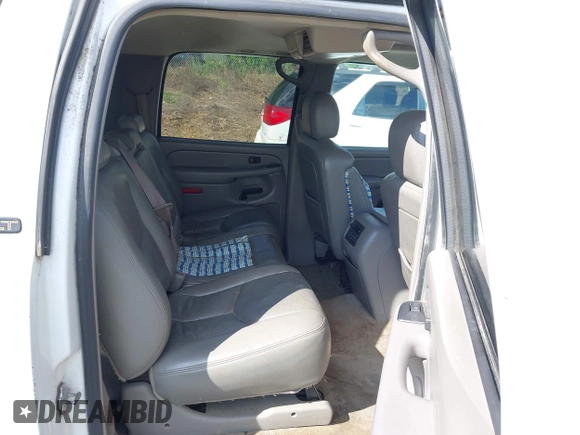 2006 Chevrolet Suburban Z71 with VIN 3GNFK16Z46G103093, listed as a IAAI auction lot 42179947 with 211,301 mi miles and . Bid and sale history available at DreamBid. Image 8.