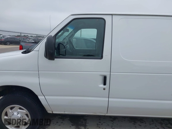 2014 Ford Econoline Cargo Commercial z VIN 1FTNE2EW7EDA00870, wystawiony jako IAAI lot #42384856 z przebiegiem 156 312 mil mil oraz . Historia ofert i sprzedaży dostępna na DreamBid. Obrazek 14.