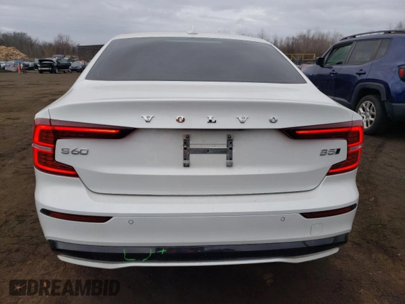 2024 Volvo S60 Core Dark Theme z VIN 7JRL12TK8RG295020, wystawiony jako Copart lot #47601695 z przebiegiem 45 837 mil mil oraz Szkoda całkowita • Salvage title. Historia ofert i sprzedaży dostępna na DreamBid. Obrazek 6.