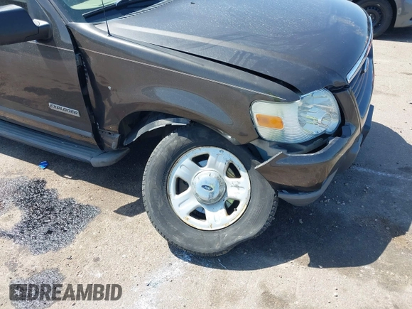 2006 Ford Explorer XLS z VIN 1FMEU62E86UA19804, wystawiony jako IAAI lot #42103063 z przebiegiem 150 466 mil mil oraz . Historia ofert i sprzedaży dostępna na DreamBid. Obrazek 6.