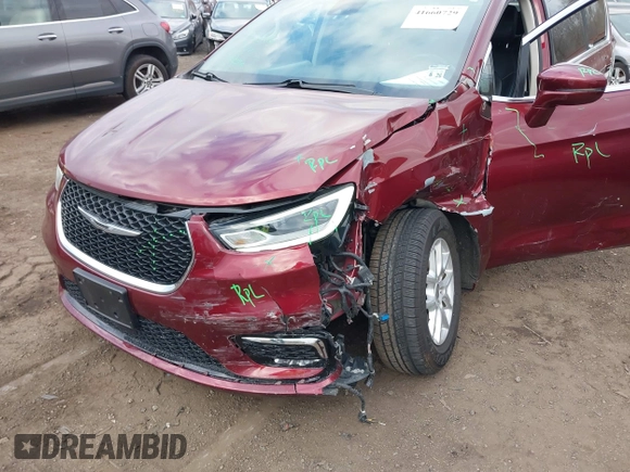 2021 Chrysler Pacifica Touring L with VIN 2C4RC1BG6MR597911, listed as a IAAI auction lot 41660729 with 72,004 mi miles and . Bid and sale history available at DreamBid. Image 6.