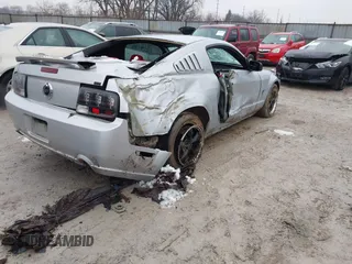 2005 Ford Mustang GT Deluxe z VIN 1ZVHT82H755103659, wystawiony jako IAAI lot #41553019 z przebiegiem 112 531 mil mil oraz . Historia ofert i sprzedaży dostępna na DreamBid. Obrazek 4.