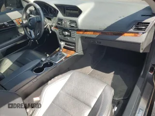 2013 Mercedes-Benz E 350 z VIN WDDKJ5KB6DF198576, wystawiony jako Copart lot #61848745 z przebiegiem 88 610 mil mil oraz Szkoda całkowita • Salvage title. Historia ofert i sprzedaży dostępna na DreamBid. Obrazek 8.