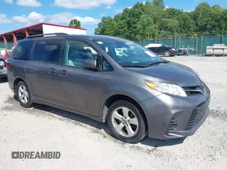 2019 Toyota Sienna LE Auto Access Seat с VIN 5TDKZ3DC1KS967883, выставлен на аукционе IAAI как лот 39836460 с пробегом 67 308 миль миль и . История ставок и продаж доступна на DreamBid. Изображение 1.