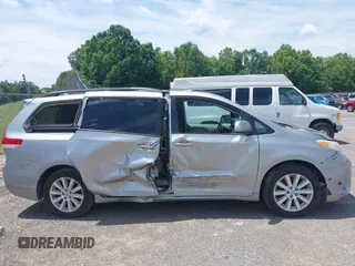 2012 Toyota Sienna XLE z VIN 5TDDK3DCXCS032053, wystawiony jako IAAI lot #42423082 z przebiegiem 338 112 mil mil oraz . Historia ofert i sprzedaży dostępna na DreamBid. Obrazek 13.