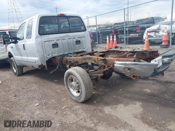 2001 Ford F-250 XL z VIN 1FTNX21L41EA04501, wystawiony jako IAAI lot #41857447 z przebiegiem 291 556 mil mil oraz . Historia ofert i sprzedaży dostępna na DreamBid. Obrazek 3.