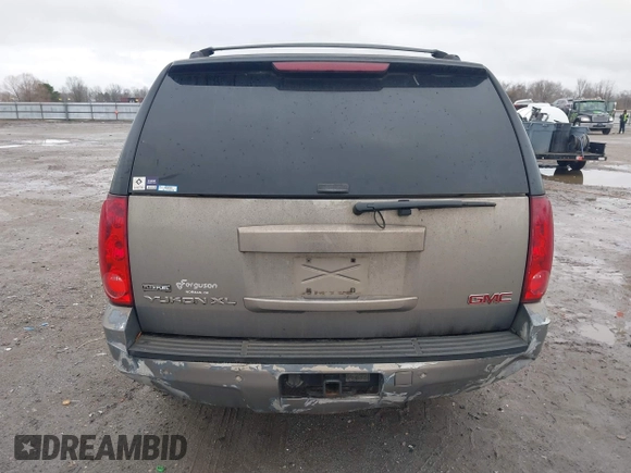 2007 GMC Yukon XL SLT with VIN 1GKFK16327J266852, listed as a IAAI auction lot 41198942 with 243,905 mi miles. Bid and sale history available at carsss.com. Image 15.