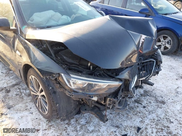 2018 Buick Regal Sportback Essence with VIN W04GR6SX9J1091910, listed as a IAAI auction lot 41385465 with 54,799 mi miles. Bid and sale history available at carsss.com. Image 6.