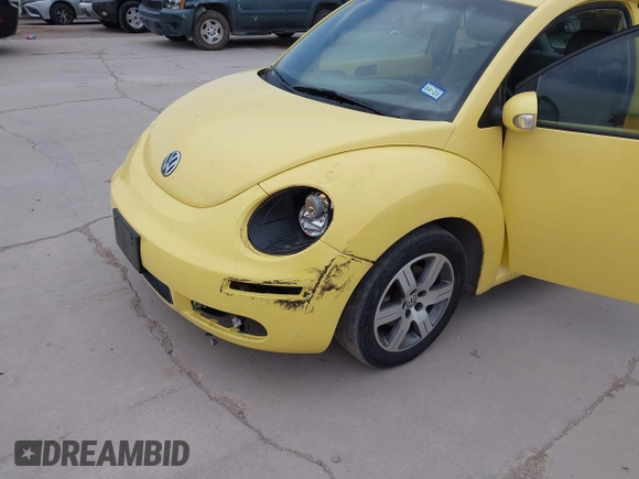 2006 Volkswagen New Beetle Coupe with VIN 3VWRR31C06M415572, listed as a IAAI auction lot 41979588 with 76,044 mi miles. Bid and sale history available at carsss.com. Image 5.