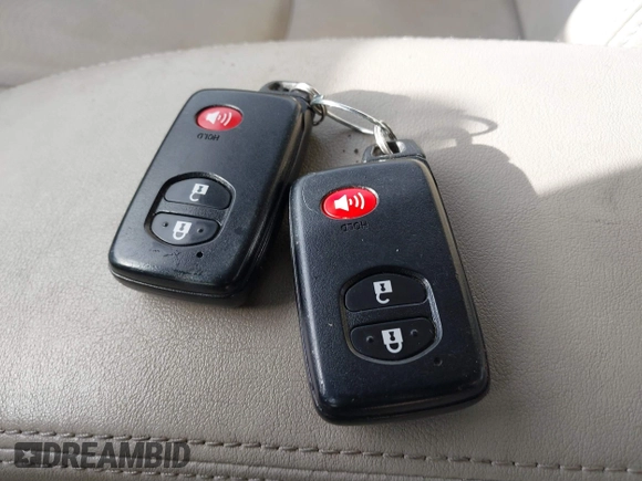 2010 Toyota Prius II z VIN JTDKN3DU4A0058526, wystawiony jako IAAI lot #41150690 z przebiegiem 138 971 mil mil oraz . Historia ofert i sprzedaży dostępna na DreamBid. Obrazek 11.