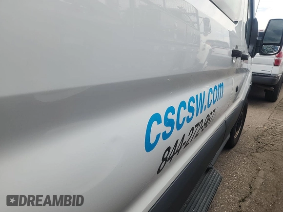 2016 Ford Transit Cargo z VIN 1FTYE1YM9GKB15647, wystawiony jako IAAI lot #42575776 z przebiegiem 235 520 mil mil oraz . Historia ofert i sprzedaży dostępna na DreamBid. Obrazek 1.