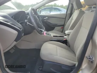2017 Ford Focus SE z VIN 1FADP3F2XHL335127, wystawiony jako Copart lot #56119005 z przebiegiem 58 272 mil mil oraz Szkoda całkowita • Salvage title. Historia ofert i sprzedaży dostępna na DreamBid. Obrazek 7.