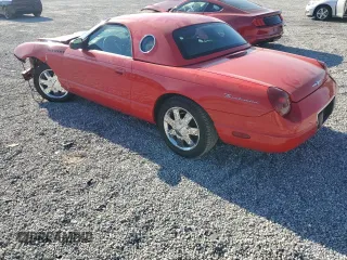 2002 Ford Thunderbird Hardtop Premium z VIN 1FAHP60A32Y109413, wystawiony jako Copart lot #70139244 z przebiegiem 123 230 mil mil oraz Szkoda całkowita • Salvage title. Historia ofert i sprzedaży dostępna na DreamBid. Obrazek 2.