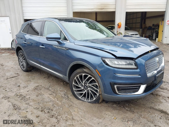 2019 Lincoln Nautilus Reserve with VIN 2LMPJ8LP9KBL14914, listed as a IAAI auction lot 41561348 with 8,887 mi miles. Bid and sale history available at carsss.com. Image 1.