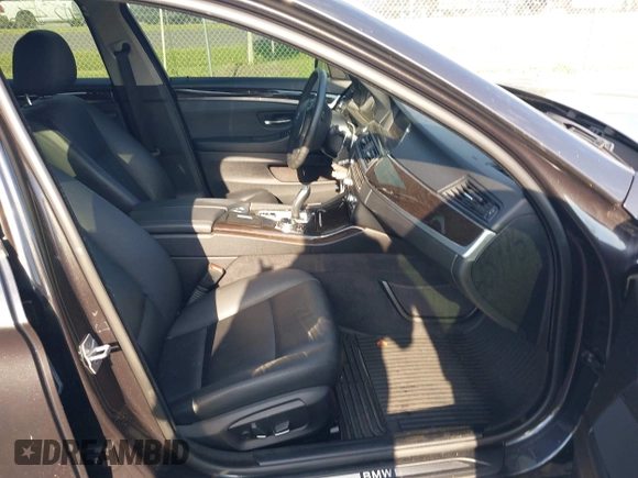 2014 BMW 5 Series 528i xDrive z VIN WBA5A7C50ED612098, wystawiony jako IAAI lot #42568775 z przebiegiem 31 475 mil mil oraz . Historia ofert i sprzedaży dostępna na DreamBid. Obrazek 5.