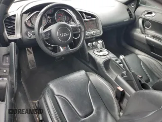 2015 Audi R8 z VIN WUASUAFG6FN000378, wystawiony jako Copart lot #48410715 z przebiegiem 19 192 mil mil oraz Tytuł czysty. Historia ofert i sprzedaży dostępna na DreamBid. Obrazek 8.