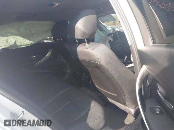 2015 BMW 3 Series 320i xDrive с VIN WBA3C3G55FNS75282, выставлен на аукционе IAAI как лот 41336850 с пробегом 120 856 миль миль и . История ставок и продаж доступна на DreamBid. Изображение 8.