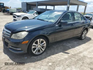 2013 Mercedes-Benz C 300 Sport z VIN WDDGF8AB1DR260801, wystawiony jako Copart lot #57330975 z przebiegiem 185 883 mil mil oraz Szkoda całkowita • Salvage title. Historia ofert i sprzedaży dostępna na DreamBid. Obrazek 1.