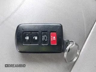 2014 Toyota Highlander XLE z VIN 5TDKKRFH1ES026437, wystawiony jako IAAI lot #42180118 z przebiegiem 150 391 mil mil oraz . Historia ofert i sprzedaży dostępna na DreamBid. Obrazek 11.