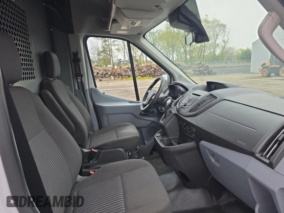 2018 Ford Transit z VIN 1FTBW2CM5JKA75168, wystawiony jako Copart lot #52987495 z przebiegiem 216 104 mil mil oraz Czysty tytuł • Clean title. Historia ofert i sprzedaży dostępna na DreamBid. Obrazek 5.