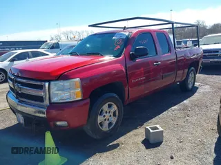 2007 Chevrolet Silverado 1500 LT w/1LT with VIN 2GCEC19C071686992, listed as a IAAI auction lot 41602817 with 395,297 mi miles. Bid and sale history available at carsss.com. Image 17.