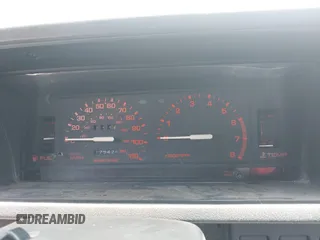 1991 Mazda B-Series Truck z VIN JM2UF3133M0169084, wystawiony jako IAAI lot #42511871 z przebiegiem 175 426 mil mil oraz . Historia ofert i sprzedaży dostępna na DreamBid. Obrazek 7.