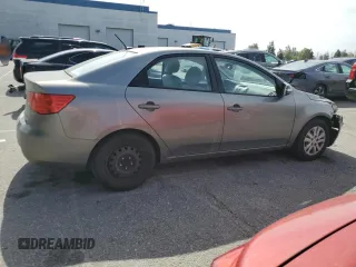 2010 Kia Forte EX z VIN KNAFU4A27A5260564, wystawiony jako Copart lot #55440345 z przebiegiem 169 444 mil mil oraz Szkoda całkowita • Salvage title. Historia ofert i sprzedaży dostępna na DreamBid. Obrazek 3.