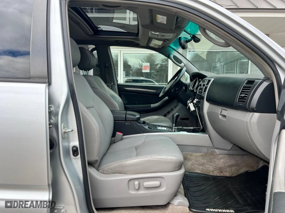 2004 Toyota 4Runner Limited with VIN JTEBU17R740041962, listed as a Copart auction lot 53695925 with 256,649 mi miles and Clean Title. Bid and sale history available at carsss.com. Image 5.