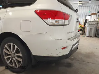 2014 Nissan Pathfinder SV with VIN 5N1AR2MM7EC687692, listed as a IAAI auction lot 42118491 with 175,209 mi miles. Bid and sale history available at carsss.com. Image 12.