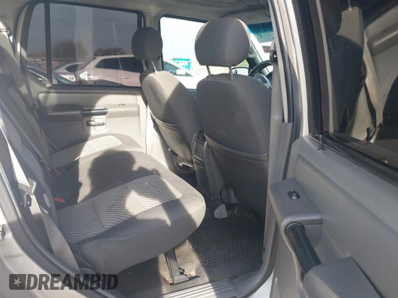 2004 Ford Explorer Sport Trac XLS z VIN 1FMZU77K84UC04230, wystawiony jako IAAI lot #41909068 z przebiegiem 237 662 mil mil oraz . Historia ofert i sprzedaży dostępna na DreamBid. Obrazek 8.