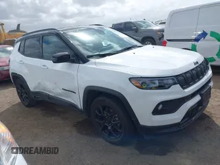 2022 Jeep Compass Latitude z VIN 3C4NJCBB6NT213502, wystawiony jako IAAI lot #41949094 z przebiegiem 11 090 mil mil oraz . Historia ofert i sprzedaży dostępna na DreamBid. Obrazek 1.