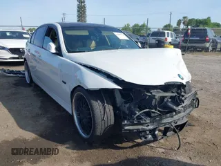 2006 BMW 3 Series 325i with VIN WBAVB135X6KX64106, listed as a IAAI auction lot 41965946 with 1 mi miles. Bid and sale history available at carsss.com. Image 1.