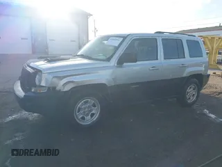 2010 Jeep Patriot Sport z VIN 1J4NF2GB2AD547301, wystawiony jako IAAI lot #41800894 z przebiegiem 147 351 mil mil oraz . Historia ofert i sprzedaży dostępna na DreamBid. Obrazek 14.