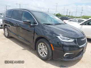 2025 Chrysler Pacifica Select with VIN 2C4RC1BG6SR585805, listed as a IAAI auction lot 42670360 with 4,444 mi miles and . Bid and sale history available at DreamBid. Image 1.