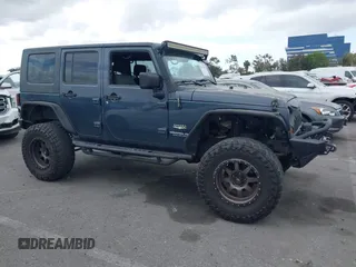 2008 Jeep Wrangler Unlimited Sahara z VIN 1J8GA59138L525836, wystawiony jako IAAI lot #42116359 z przebiegiem 199 600 mil mil oraz . Historia ofert i sprzedaży dostępna na DreamBid. Obrazek 14.