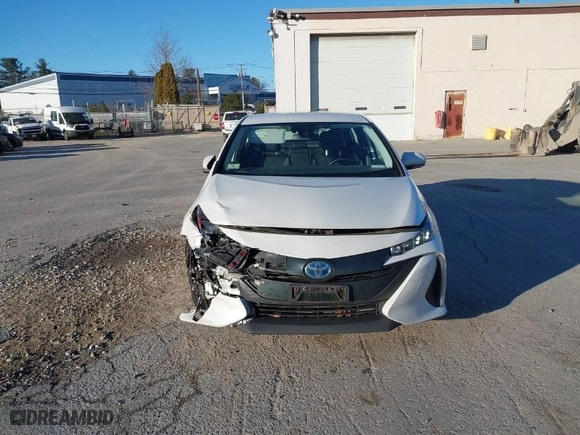 2022 Toyota Prius Prime LE with VIN JTDKAMFP8N3198818, listed as a IAAI auction lot 41248328 with NaN miles. Bid and sale history available at carsss.com. Image 12.