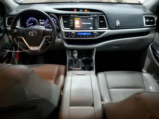 2018 Toyota Highlander SE with VIN 5TDJZRFHXJS846274, listed as a Copart auction lot 58130425 with 123,439 mi miles and Clean title. Bid and sale history available at DreamBid. Image 8.