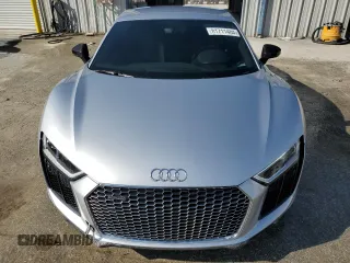 2017 Audi R8 z VIN WUAKBAFX3H7901379, wystawiony jako Copart lot #81711484 z przebiegiem 27 411 mil mil oraz Szkoda całkowita • Salvage title. Historia ofert i sprzedaży dostępna na DreamBid. Obrazek 5.