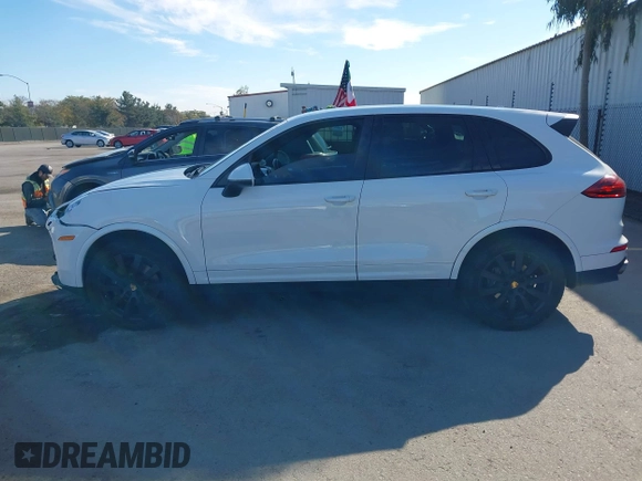 2017 Porsche Cayenne with VIN WP1AA2A26HKA91514, listed as a IAAI auction lot 41484197 with 110,212 mi miles. Bid and sale history available at carsss.com. Image 14.