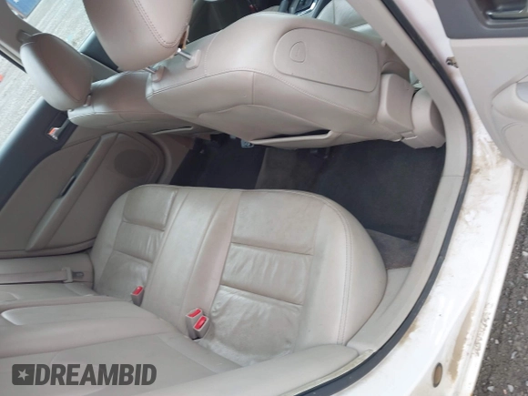 2010 Ford Fusion Hybrid with VIN 3FADP0L30AR200029, listed as a IAAI auction lot 42394846 with 192,634 mi miles and . Bid and sale history available at DreamBid. Image 8.