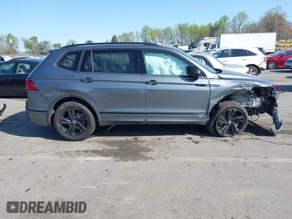 2024 Volkswagen Tiguan SE R-Line Black z VIN 3VV8B7AX0RM231879, wystawiony jako IAAI lot #41924255 z przebiegiem 1 098 mil mil oraz . Historia ofert i sprzedaży dostępna na DreamBid. Obrazek 14.