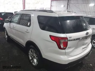 2016 Ford Explorer XLT with VIN 1FM5K7D89GGA05977, listed as a IAAI auction lot 41921727 with 139,147 mi miles. Bid and sale history available at carsss.com. Image 3.