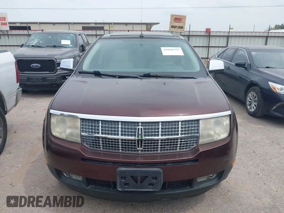 2009 Lincoln MKX z VIN 2LMDU68C69BJ05709, wystawiony jako IAAI lot #41890352 z przebiegiem 174 260 mil mil oraz . Historia ofert i sprzedaży dostępna na DreamBid. Obrazek 6.