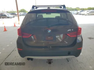 2013 BMW X1 xDrive28i z VIN WBAVL1C53DVR82218, wystawiony jako Copart lot #57795745 z przebiegiem Nie podano mil oraz Tytuł czysty. Historia ofert i sprzedaży dostępna na DreamBid. Obrazek 6.