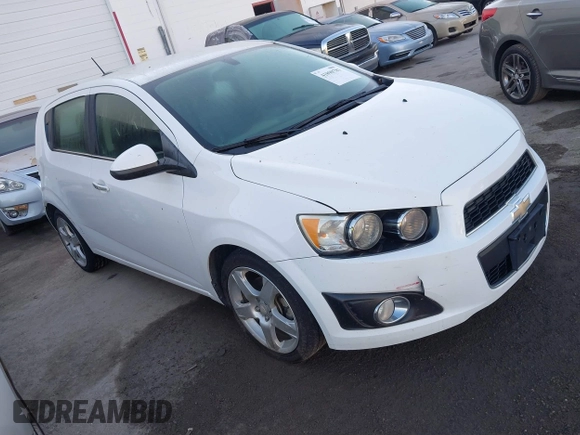 2016 Chevrolet Sonic LTZ z VIN 1G1JE6SB0G4161094, wystawiony jako IAAI lot #41890781 z przebiegiem 121 282 mil mil oraz . Historia ofert i sprzedaży dostępna na DreamBid. Obrazek 1.