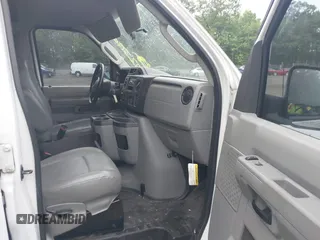 2013 Ford Econoline Cargo Commercial z VIN 1FTNE2EW6DDA13611, wystawiony jako IAAI lot #42237700 z przebiegiem 188 346 mil mil oraz . Historia ofert i sprzedaży dostępna na DreamBid. Obrazek 5.