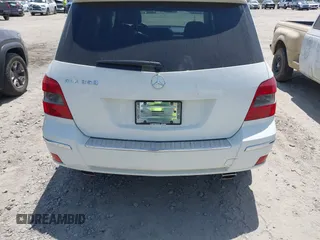2012 Mercedes-Benz GLK with VIN WDCGG5GB4CF877097, listed as a IAAI auction lot 42127733 with Not Provided miles. Bid and sale history available at carsss.com. Image 6.